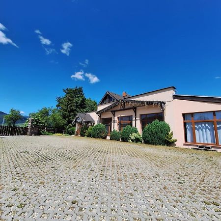 Vila Fenix B&B Ruzomberok Eksteriør bilde
