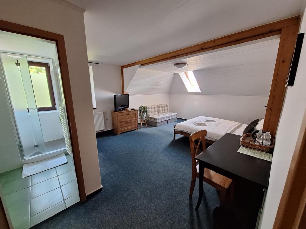 Vila Fenix B&B Ruzomberok Eksteriør bilde